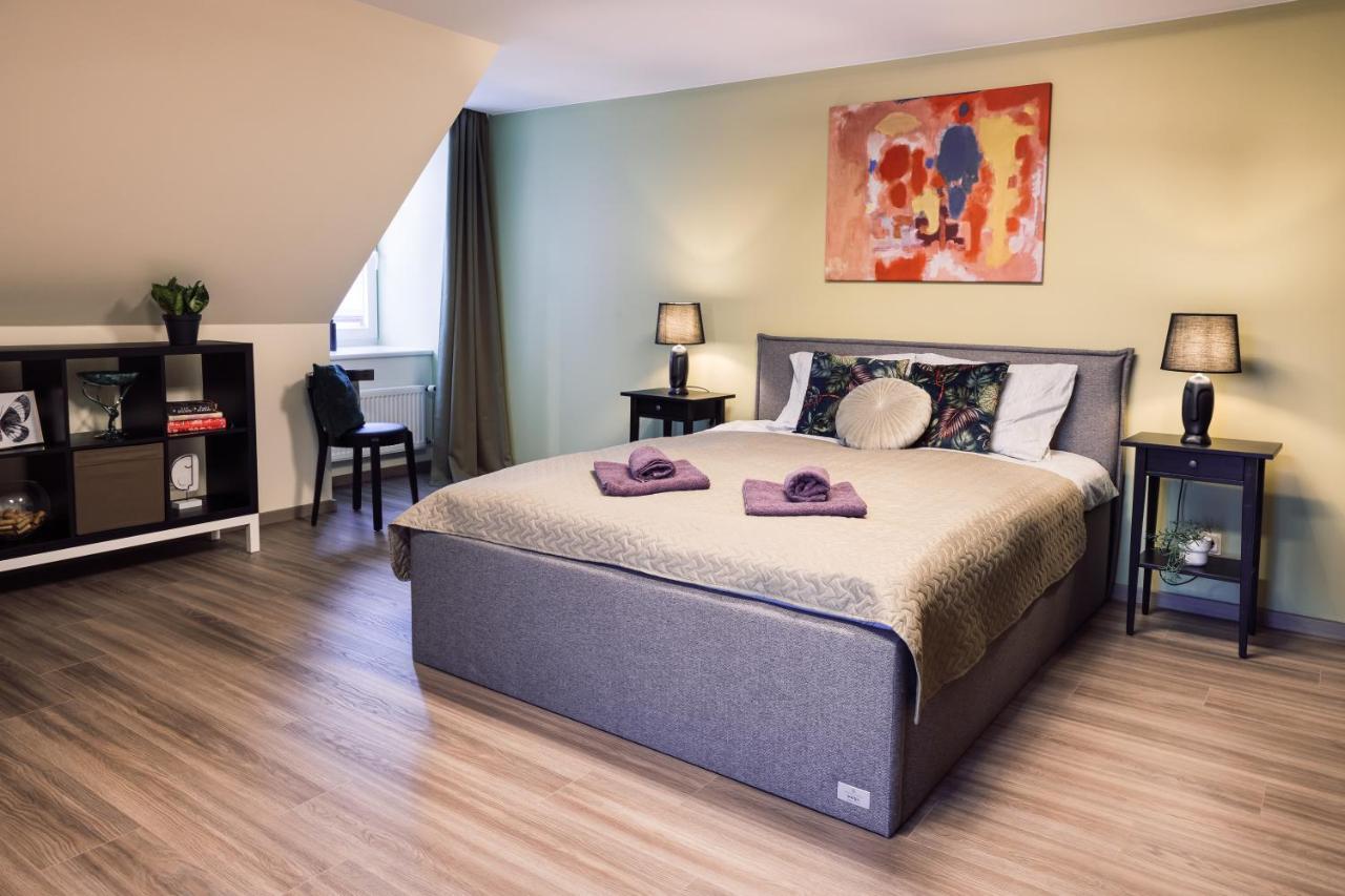 Rothko Apartment/8 Guests/4Bedrooms/Riga Old Town ภายนอก รูปภาพ