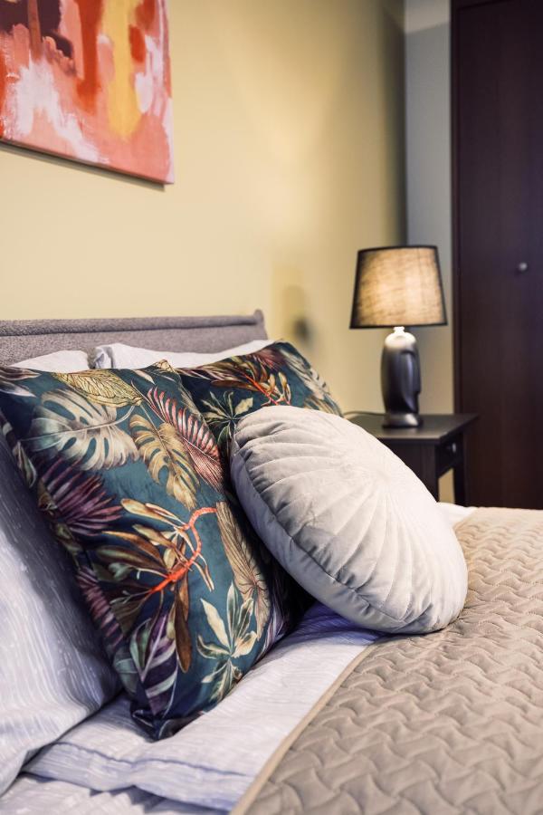 Rothko Apartment/8 Guests/4Bedrooms/Riga Old Town ภายนอก รูปภาพ