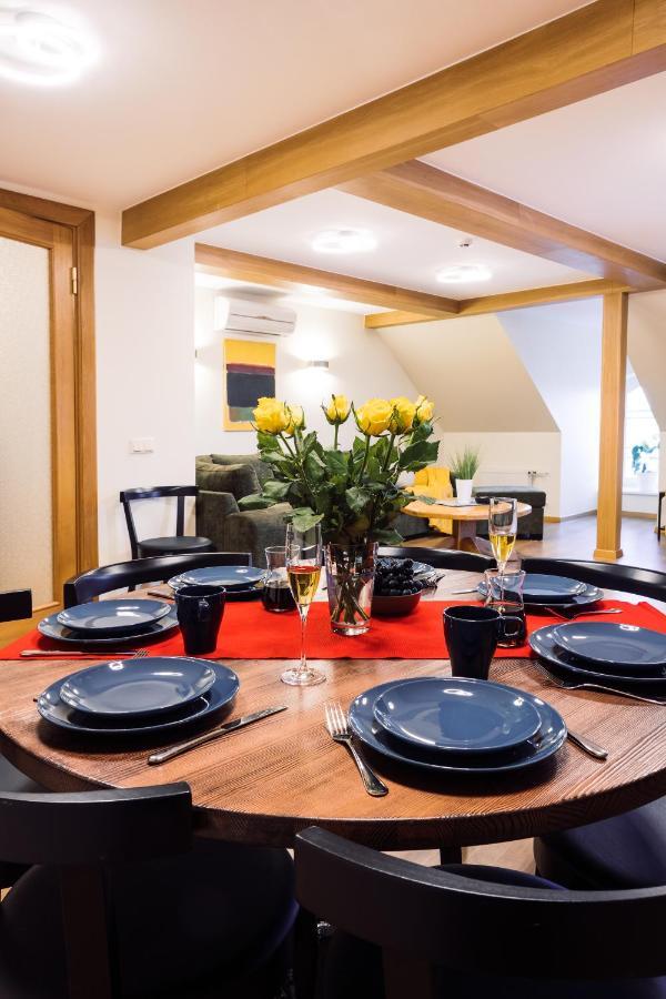 Rothko Apartment/8 Guests/4Bedrooms/Riga Old Town ภายนอก รูปภาพ