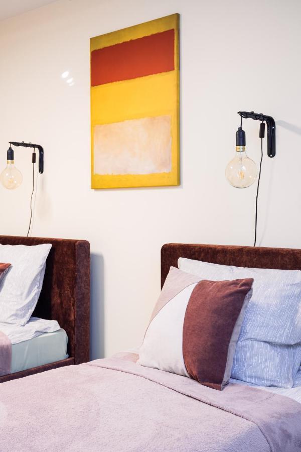 Rothko Apartment/8 Guests/4Bedrooms/Riga Old Town ภายนอก รูปภาพ