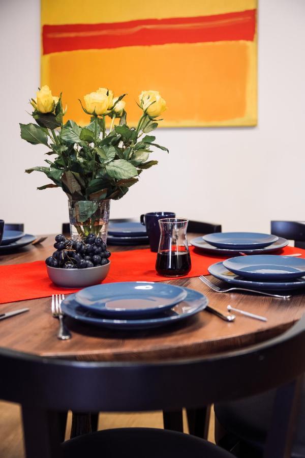 Rothko Apartment/8 Guests/4Bedrooms/Riga Old Town ภายนอก รูปภาพ