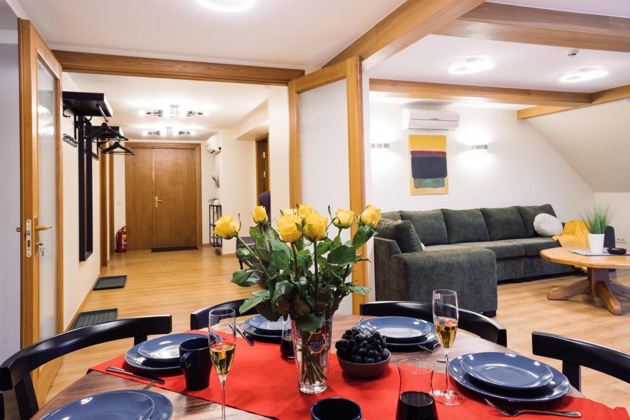 Rothko Apartment/8 Guests/4Bedrooms/Riga Old Town ภายนอก รูปภาพ