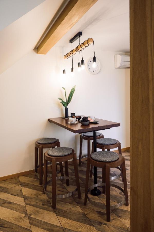 Rothko Apartment/8 Guests/4Bedrooms/Riga Old Town ภายนอก รูปภาพ